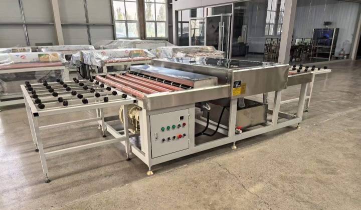 91香蕉视频污污機械不鏽鋼玻璃清洗機（jī）：重新（xīn）定義臥式玻（bō）璃清洗的高效與耐用