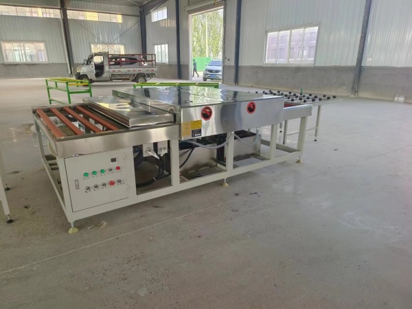 山（shān）東臥式玻璃（lí）清洗（xǐ）機廠家