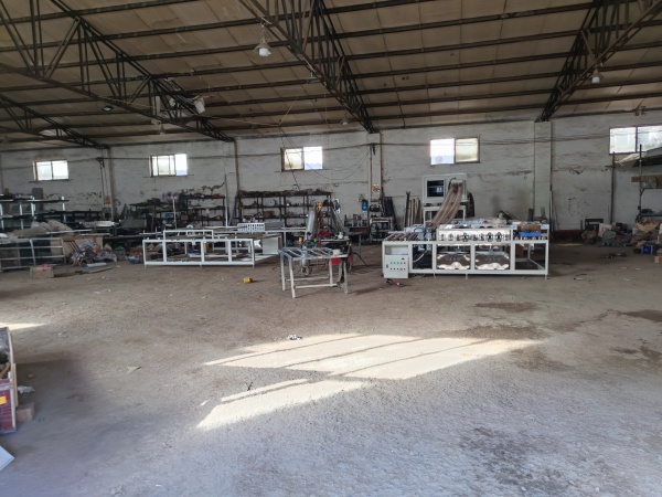 堅持做玻璃（lí）清洗機的廠家（jiā）到底（dǐ）是什麽樣子的